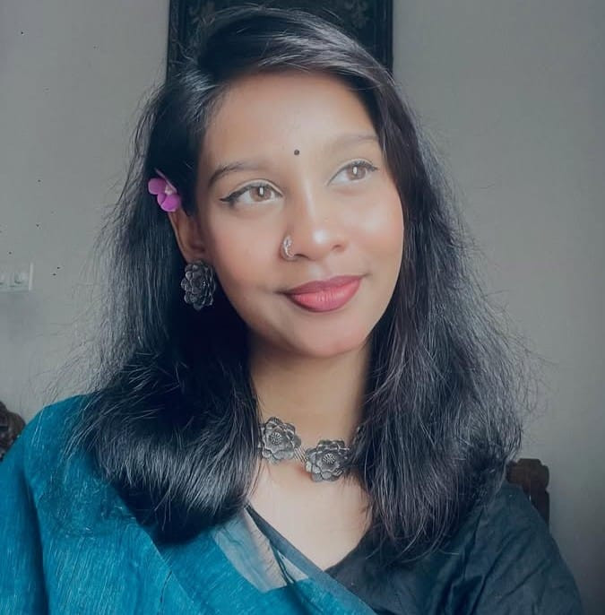 বোরকার নিচে লুকানো রাক্ষুসী